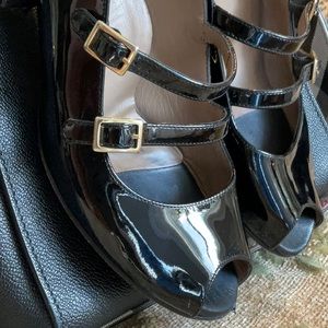 👠BOGO! Stunning shine! 2-strap patent leather sling- back peep toes! Vero Cuoio